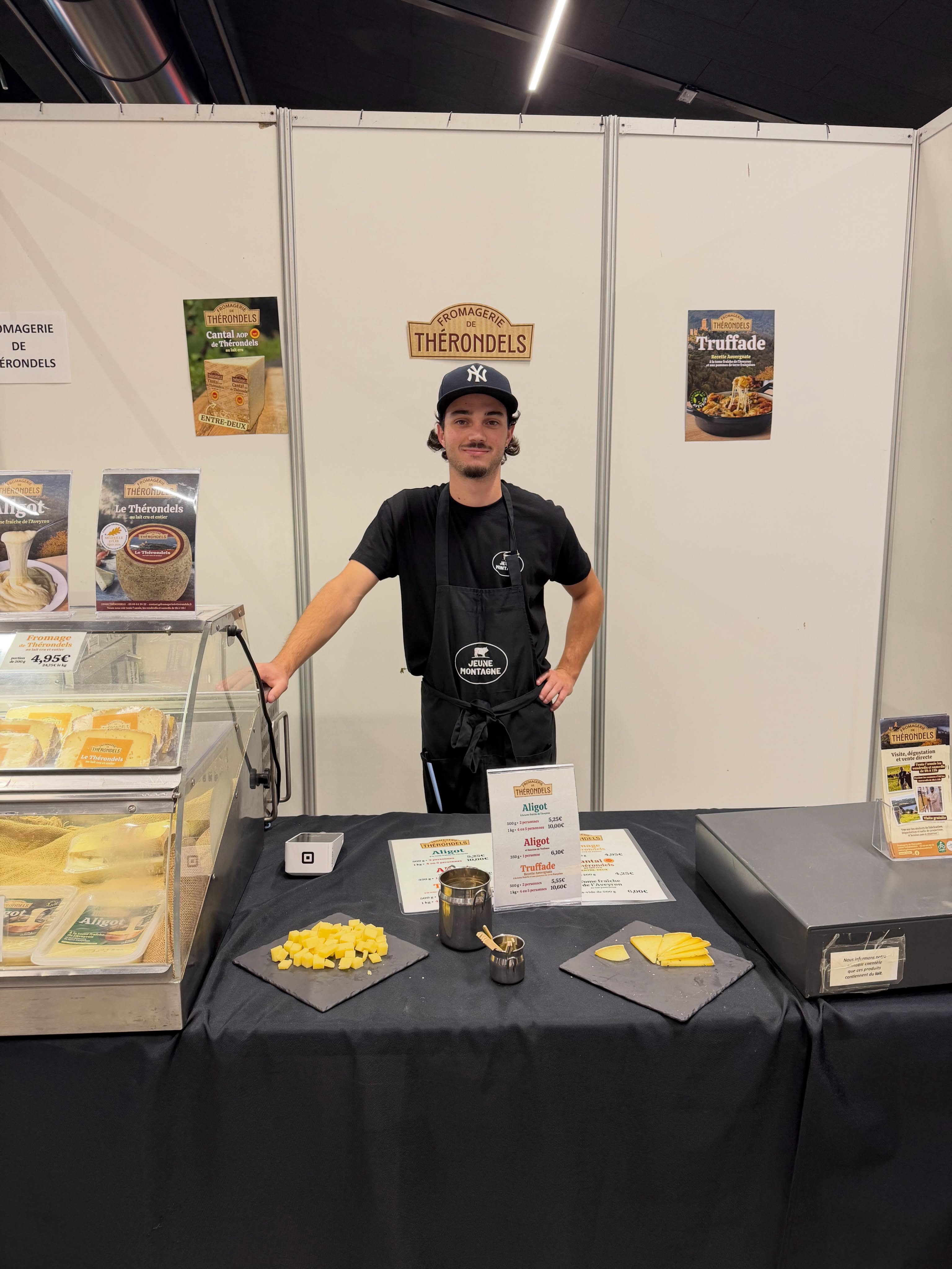 Des sourires, des échanges et toujours autant de passion 🌟
Retour en images sur les exposants qui font vivre le Fabriqué en Aveyron 💚
Dernières heures pour venir à leur rencontre et profiter du salon avant la fermeture à 18h ! 🤝
#fabriquéenaveyron #aveyron #savoirfaire #exposants