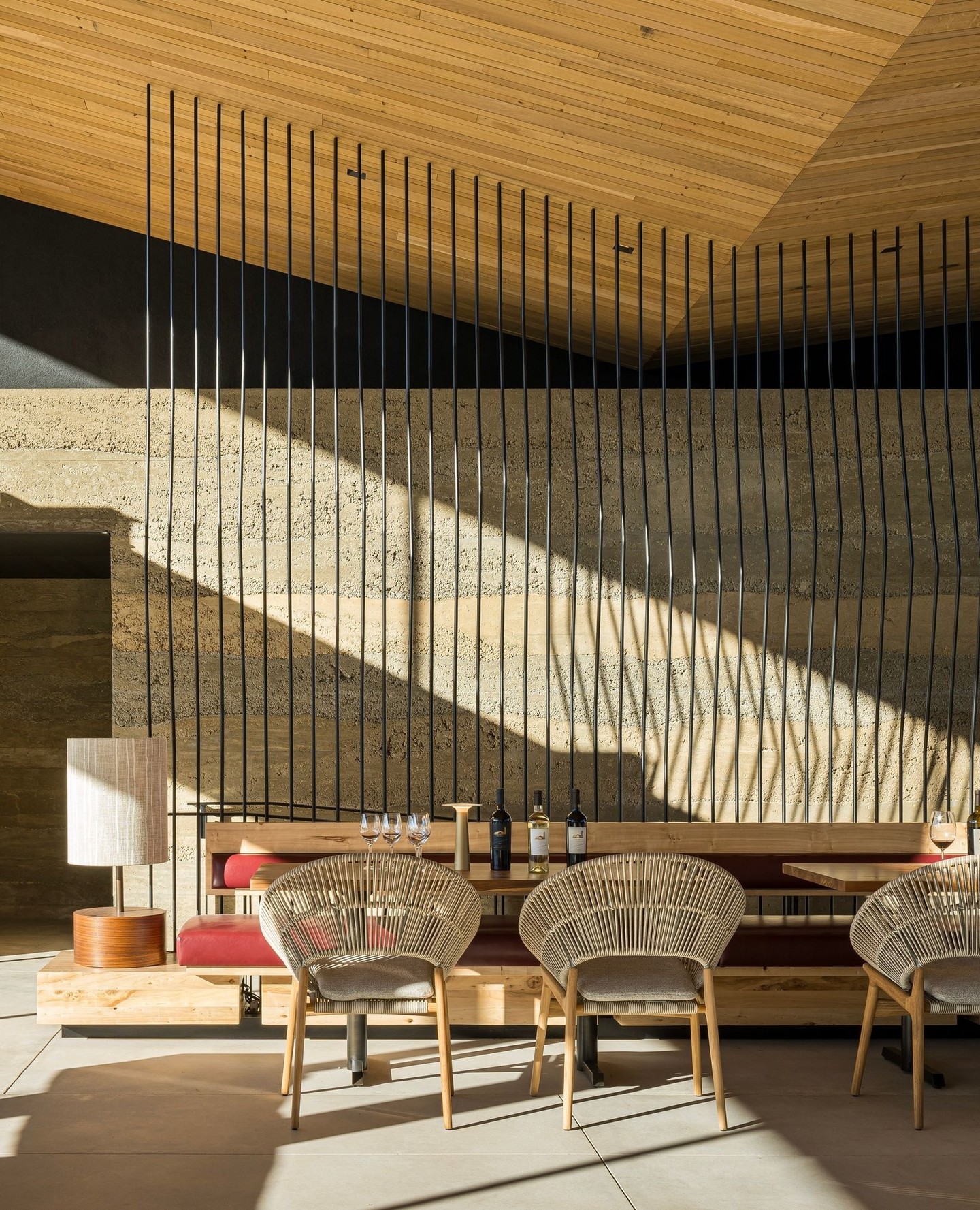 Such a poised setting has us longing for wine country.
📍Robert Mondavi Winery, Napa California
Photography by @adampottsphoto